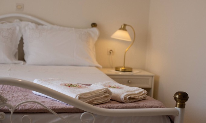 Sinarades Apartment | The Old Mansion | Four People Apartment