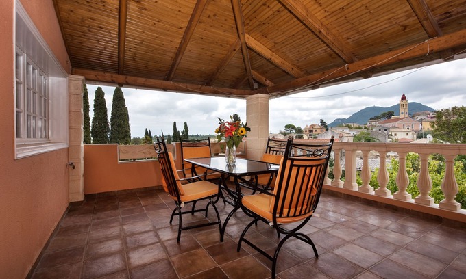 Sinarades Apartment | The Old Mansion | Six People Apartment