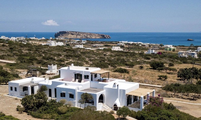 Santa Maria Villa | Traditional Villa 5-min walk to the beach