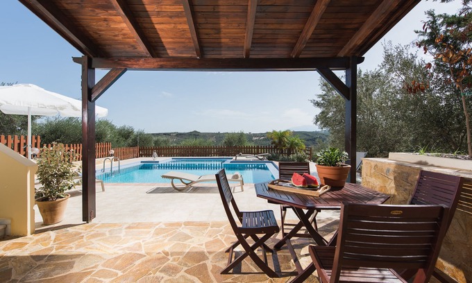 Spilia Villa | Vila Hibiscus in Spilia Village with Heated Pool