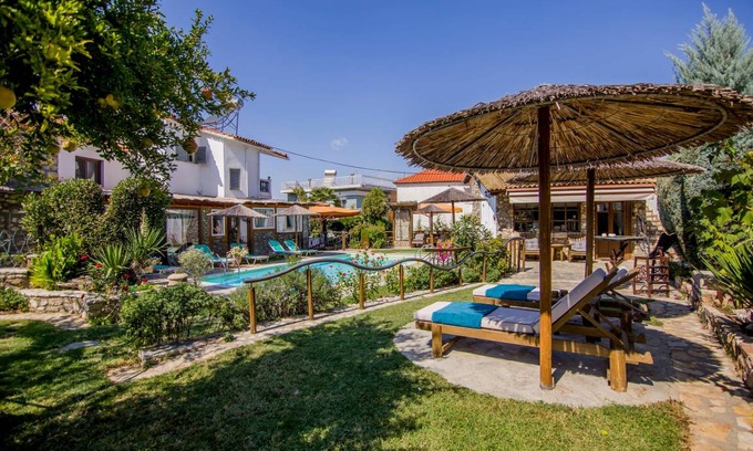 Tragilos Villa | Villa ∙ 3 bedrooms ∙ 13 guests