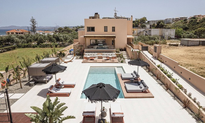 Agia Villa | Villa Agali Free* heated pool & 70m to Sea!