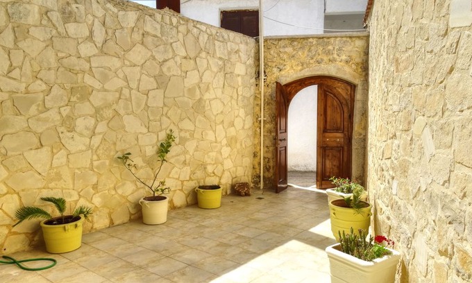 Frantzeskiana Metochia Villa | Villa Andriana - Traditional Luxury