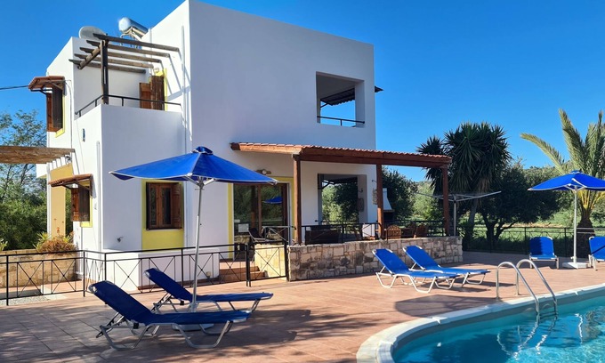 Apokoronas Villa | Villa nr Almyrida☀️Private Pool Gated For Child Safety☀️Wifi +good mobile signal