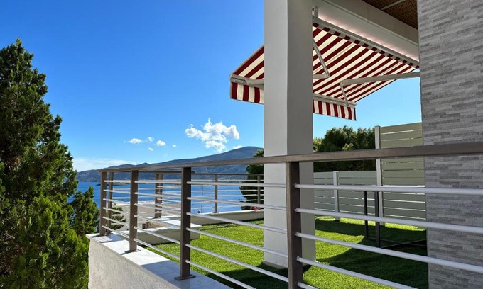 Poros Apartment | Villa Yolanda 3 - Apartment Leda - Luxury family apartment, sea view