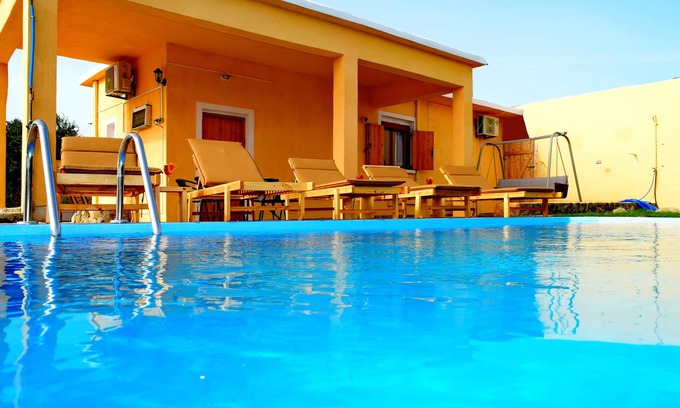 Moni Chrisoskalitissis Villa | White Lake holiday house