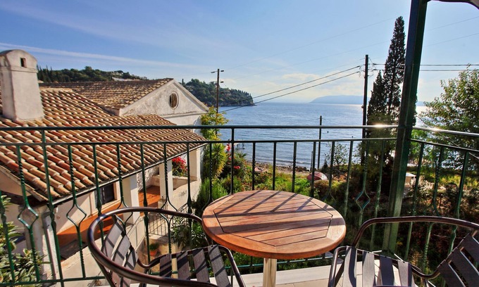 Agni Apartment | Zoulis Andonis: Village apartment very close to Kalami beach, really spacious for four persons