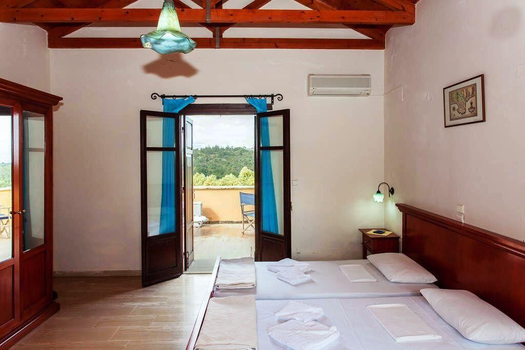 Douliana Apartment | Holiday house with a terrace and balcony