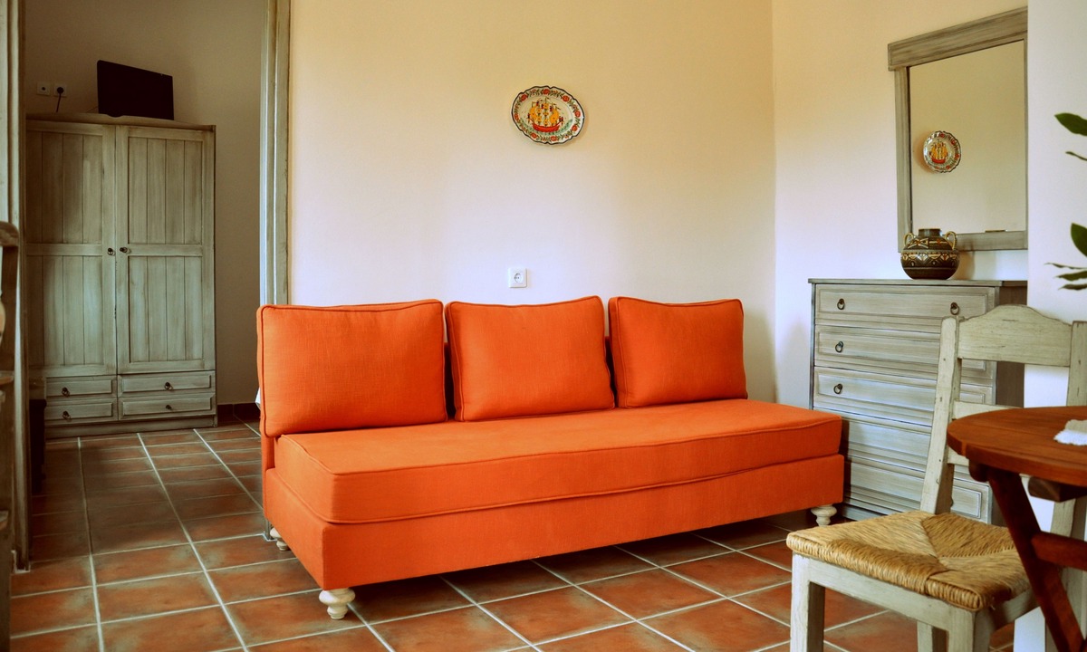Omales Hotel | Arapakis Historic Castle