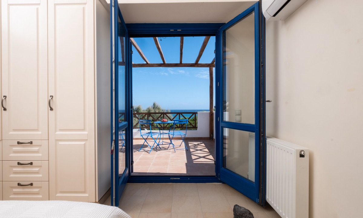 Kamari Villa | Santorini Mystique Garden