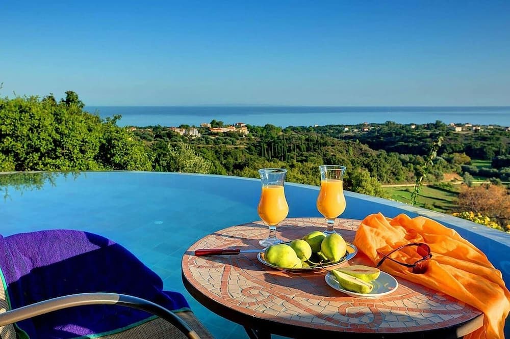 Skala Villa | Attractive Stone Villa, A/C, Private Pool, Panoramic Countryside & Sea Views - 5mins to Skala Beach!