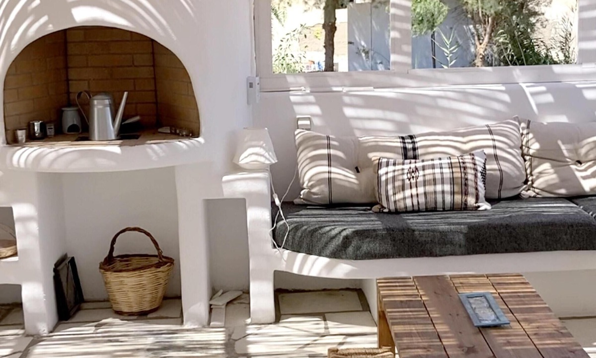 Ios Town Villa | Homerez - Spacious villa for 8 ppl. with sea view, garden and terrace at Ios