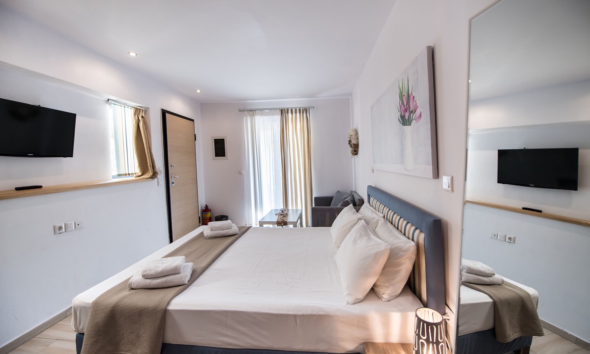 Mikros Gialos Hotel | Ilianthos Apartments & Studios