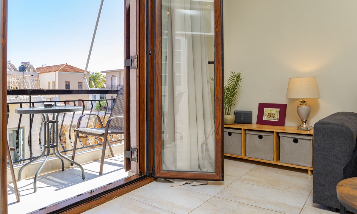 Chania Old City Apartment | Harbour - 90sqm Spacious 2-Balcony Apt in Chania Old Town Parking Available 950m