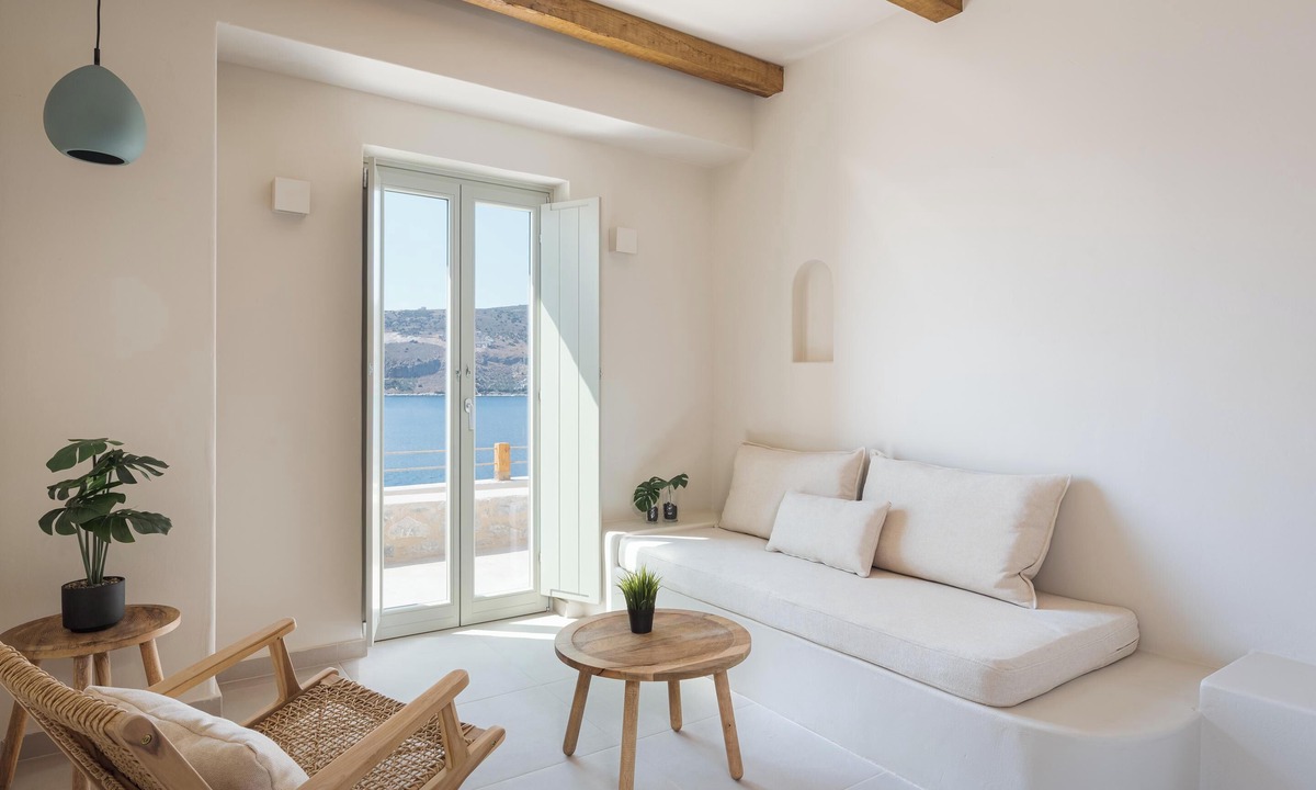 Neon Oitylo Apartment | Yerma Suites Limeni