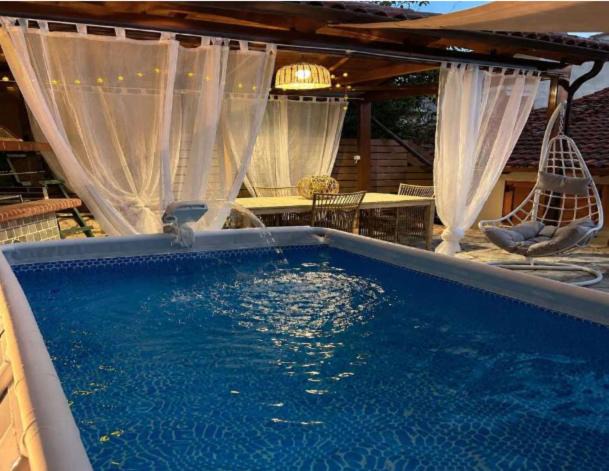 Arta Apartment | Arta Wood & Stone Traditional Villa Central Stay