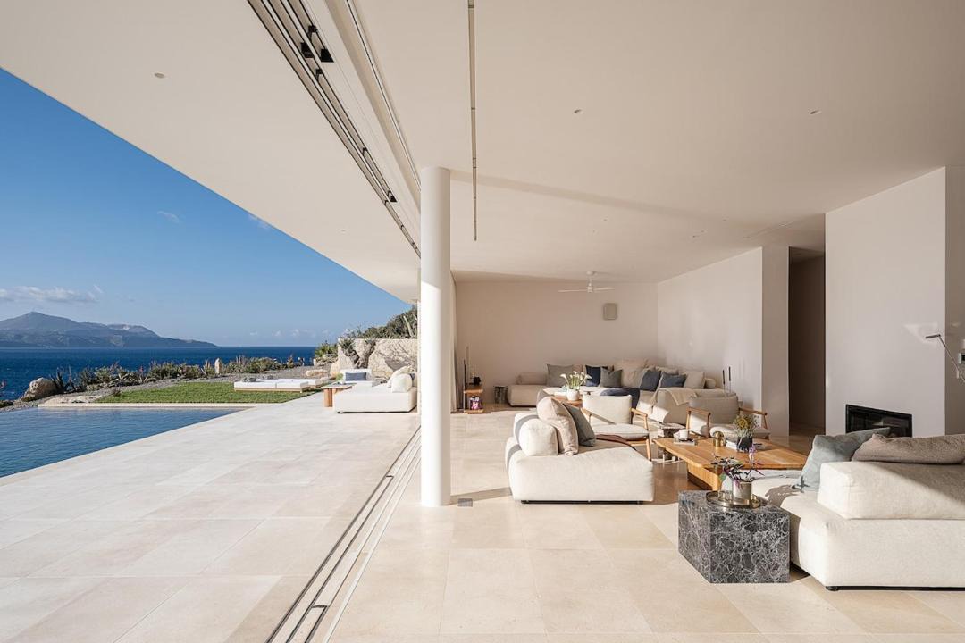 Plaka Villa | Akron House