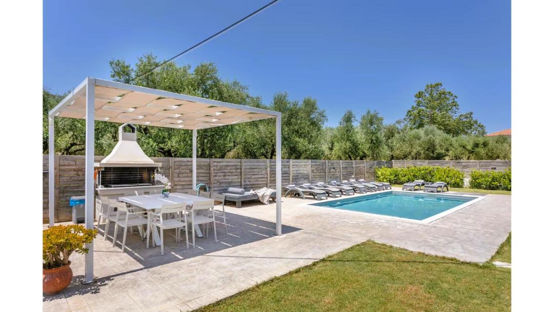 Fiolitis Villa | Ruvelis private pool villa