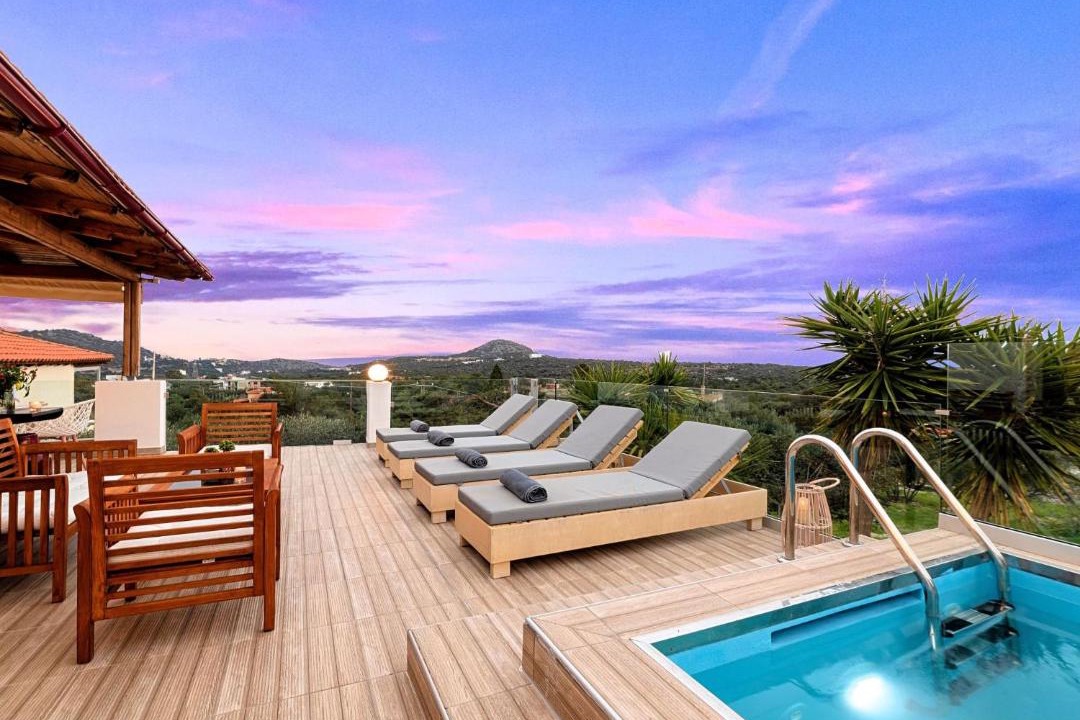 Vathi House | Holiday Home Villa Carolina Privater Pool by Interhome