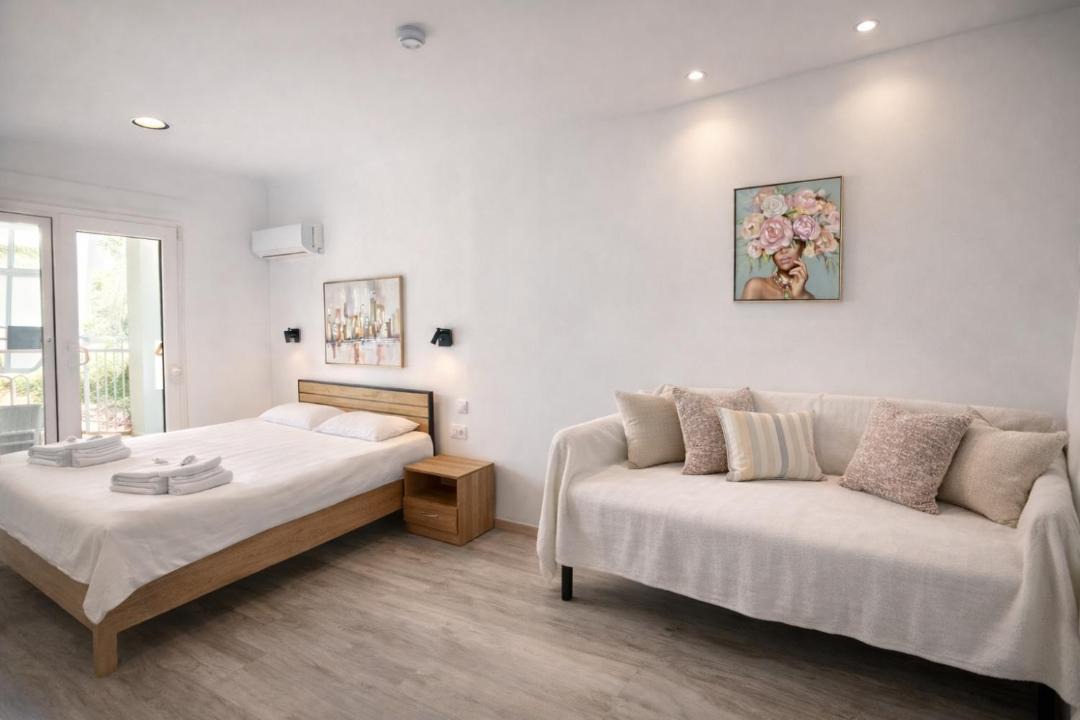 Messinia Apartment | Eleni`s apartment Gialova, Giorgos House