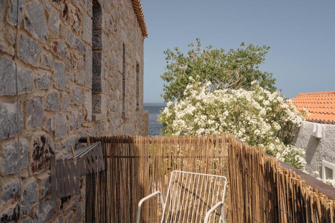 Limeni House | Kourmas Suites