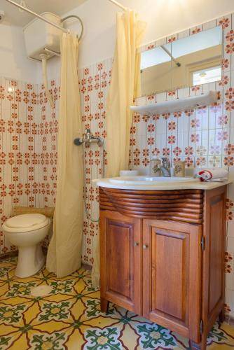 Photo of Bathroom in Neapoli