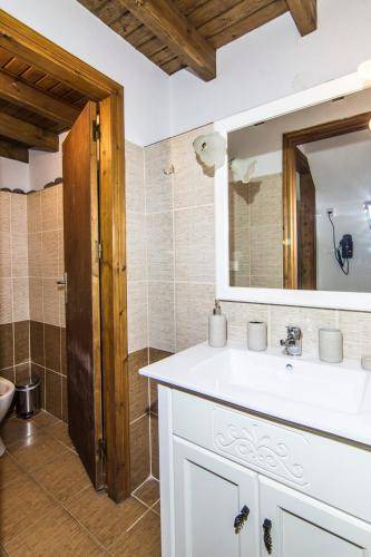 Photo of Bathroom in Mandraki