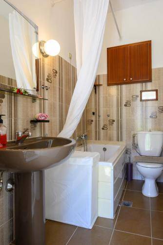 Photo of Bathroom in Neapoli