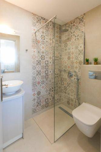 Photo of Bathroom in Platanes