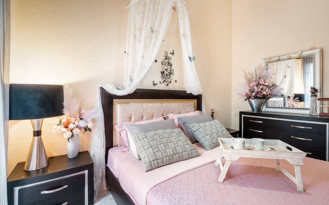 Photo of Bedroom in Salakos