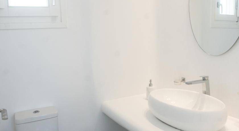 Photo of Bathroom in Elia