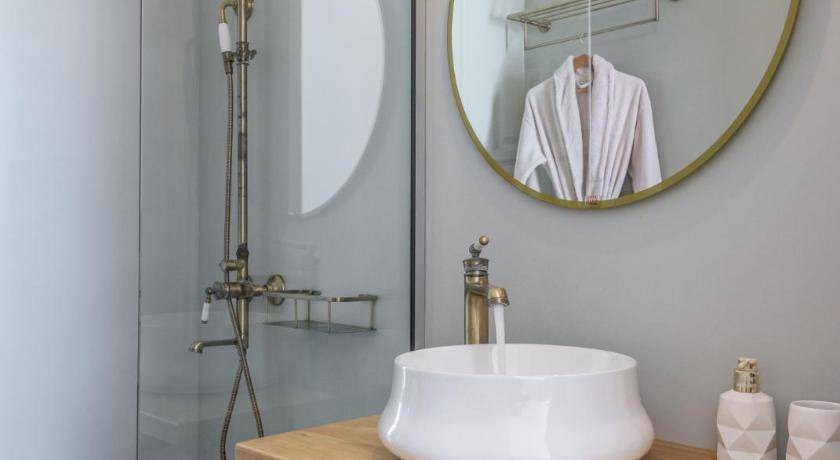 Photo of Bathroom in Adamas