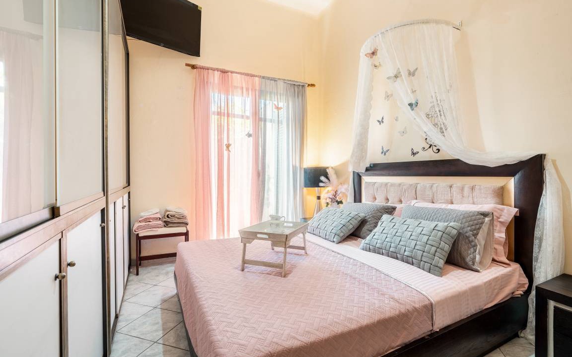 Photo of Bedroom in Salakos