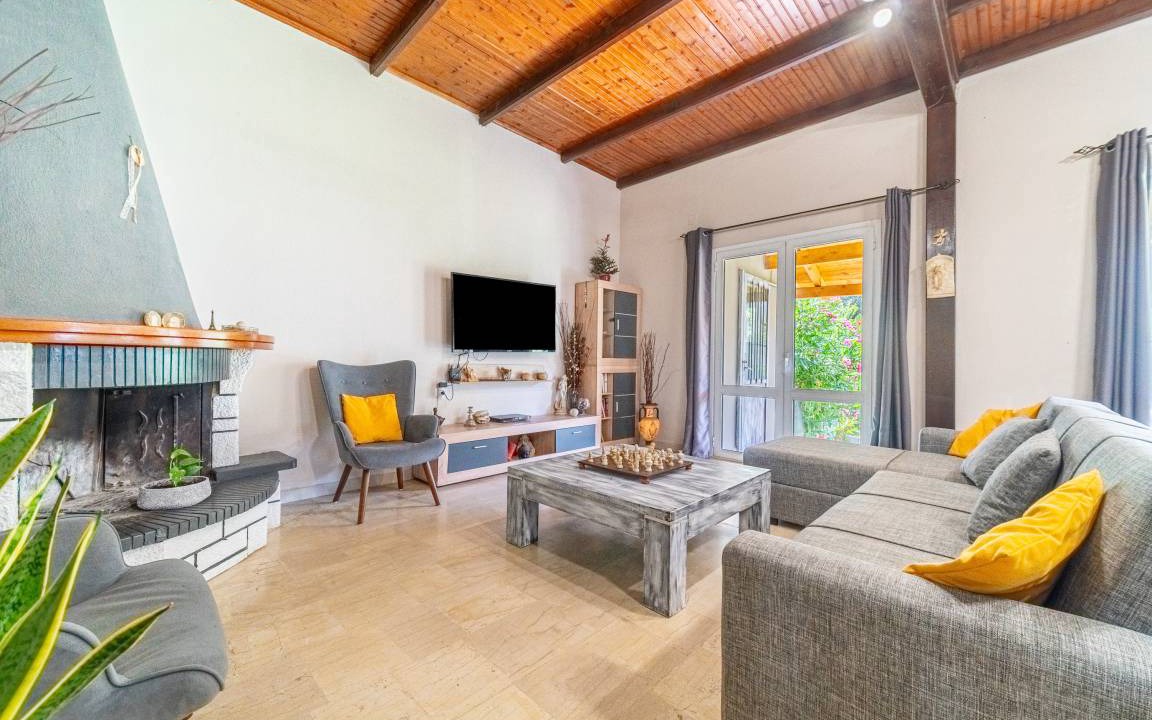 Photo of Livingroom in Chlomatiana