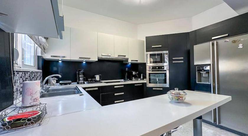 Photo of Kitchen in Petaloudes