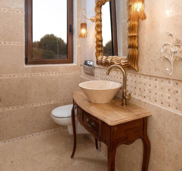 Photo of Bathroom in Petaloudes