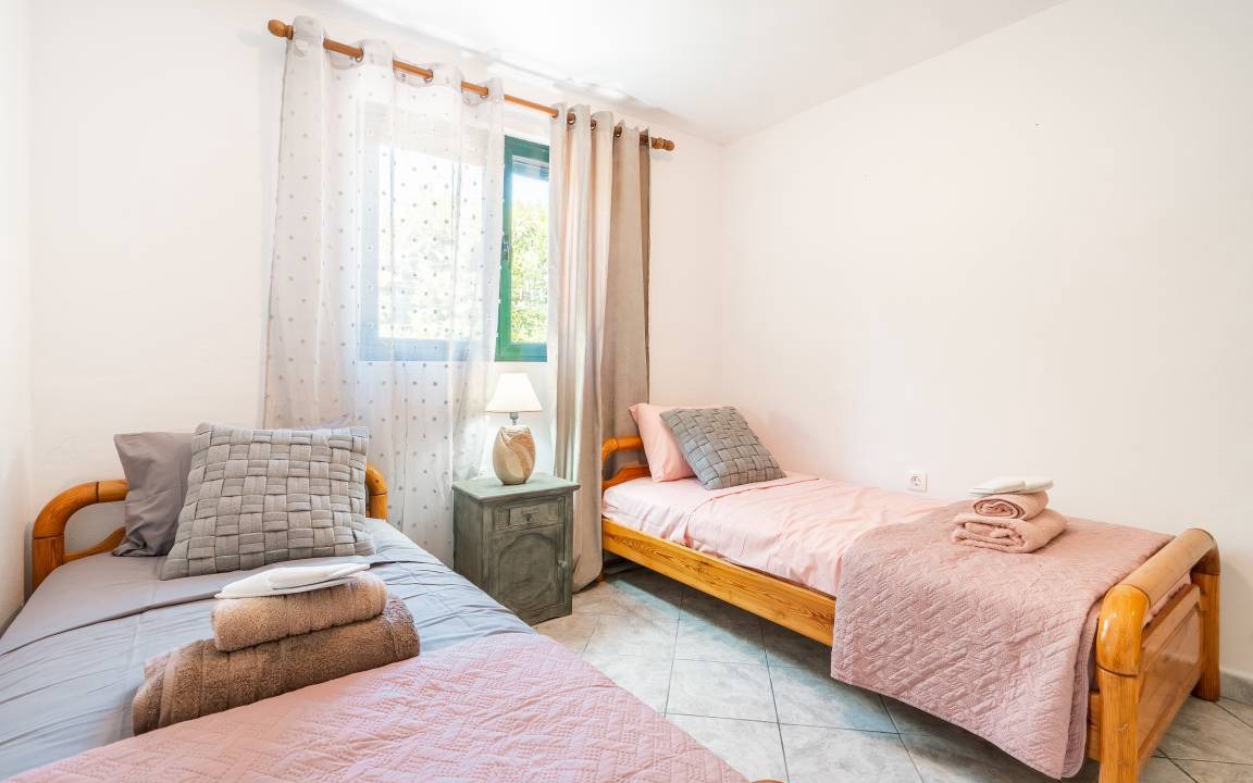 Photo of Bedroom in Salakos