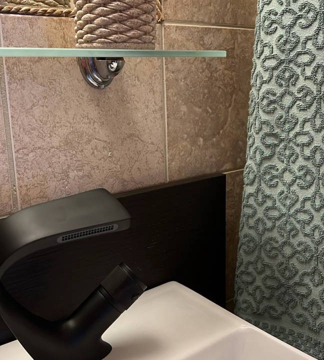 Photo of Bathroom in Drama