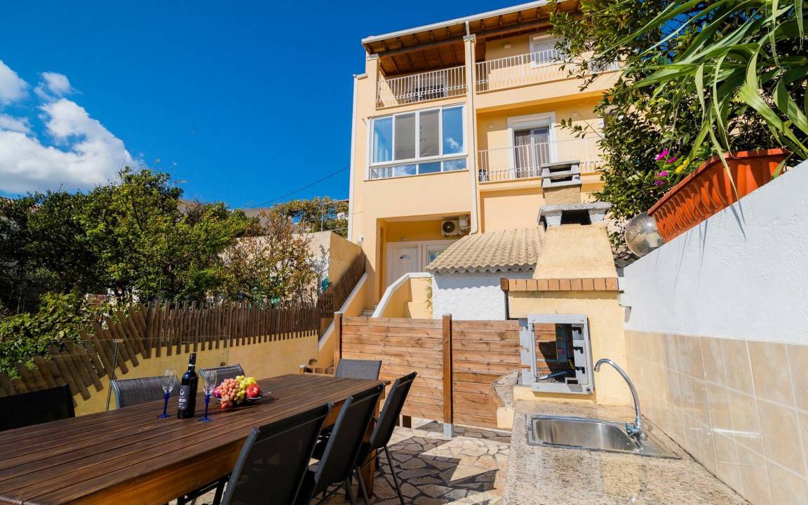 Photo of Patio Balcony in Esperion
