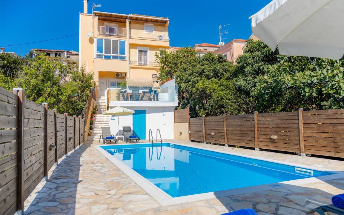 Photo of Patio Balcony in Esperion