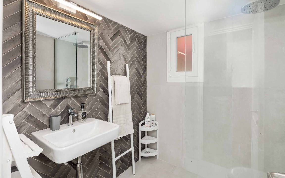 Photo of Bathroom in Apraos