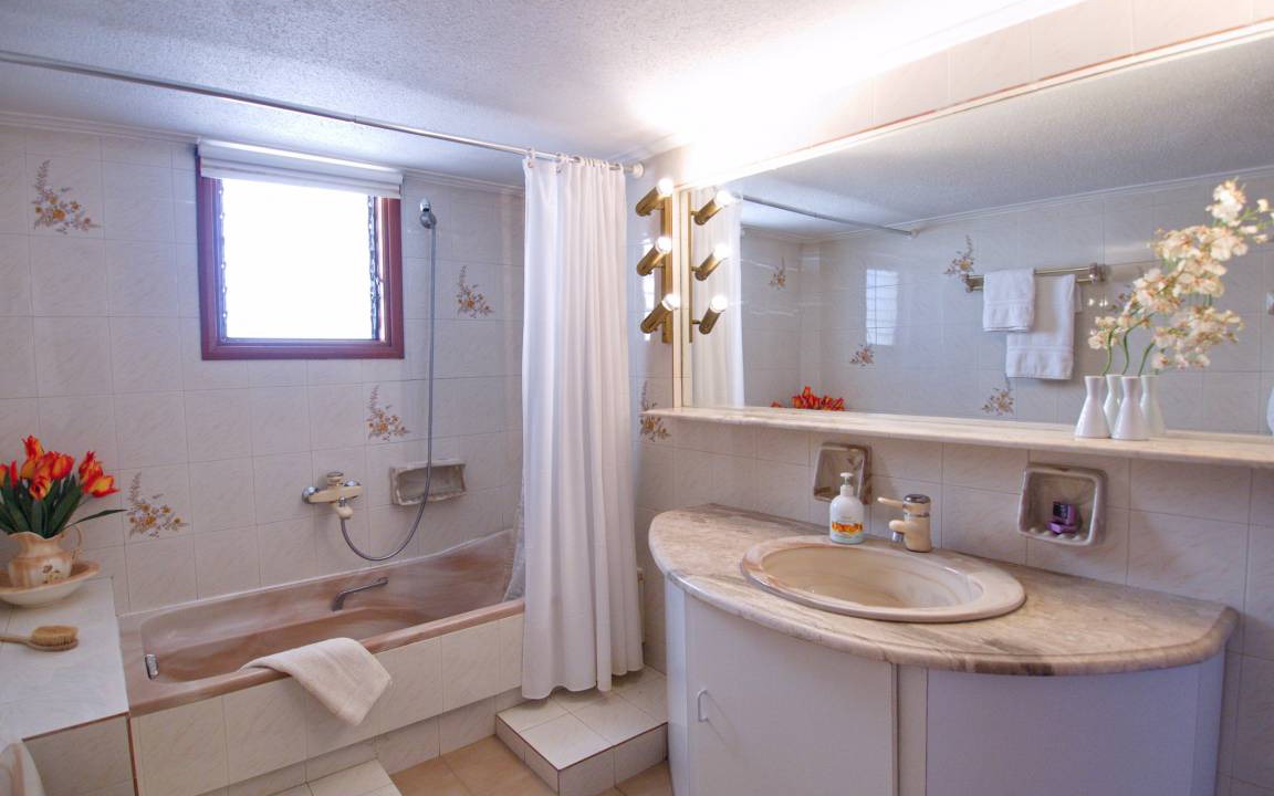 Photo of Bathroom in Kato Stalos