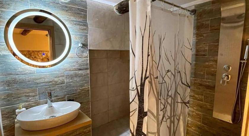 Photo of Bathroom in Ioannina Town Centre