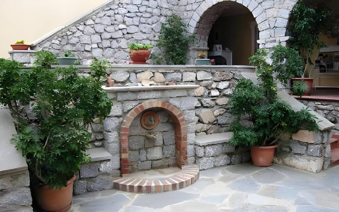 Photo of Others in Hydra