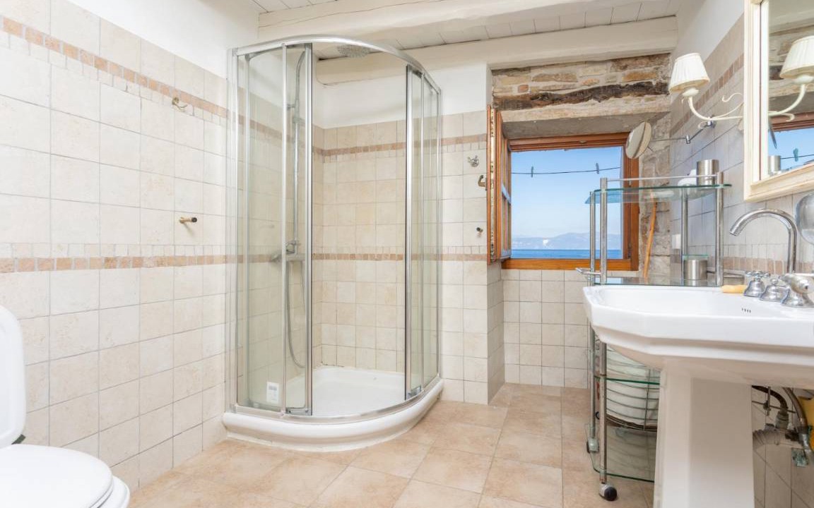 Photo of Bathroom in Longos