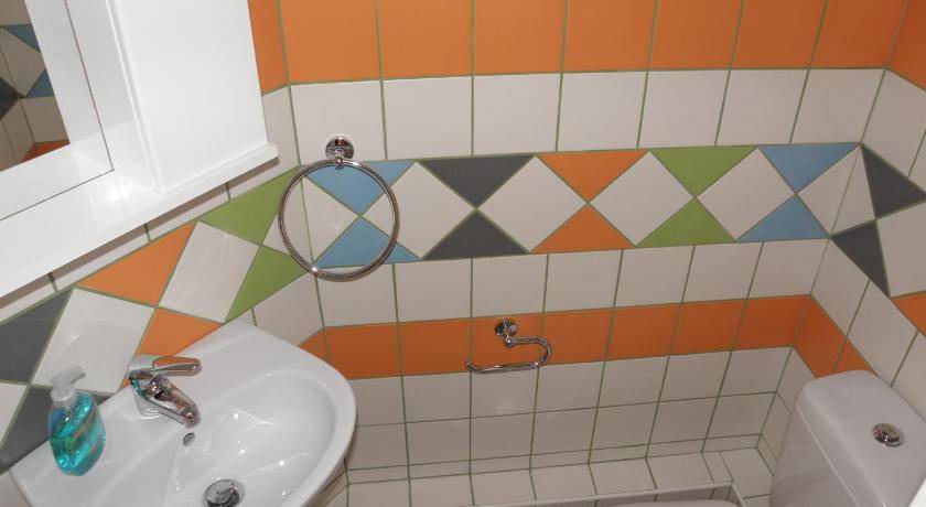 Photo of Bathroom in Paleopolis