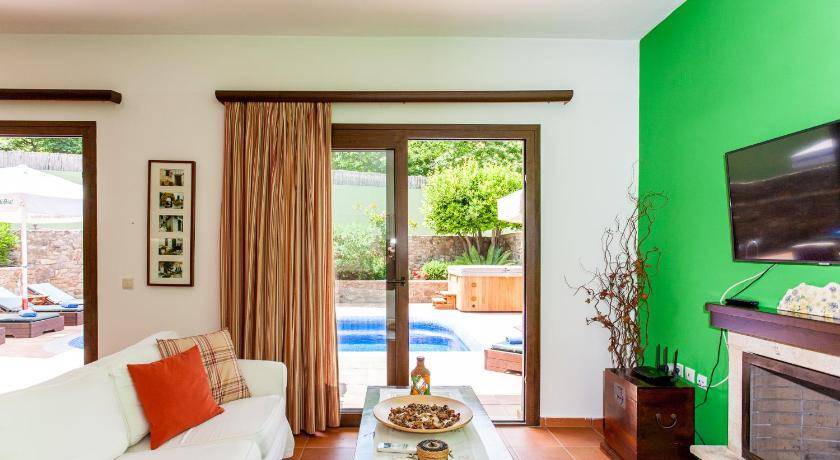 Photo of Livingroom in Elos