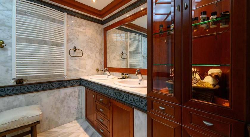 Photo of Bathroom in Diasella