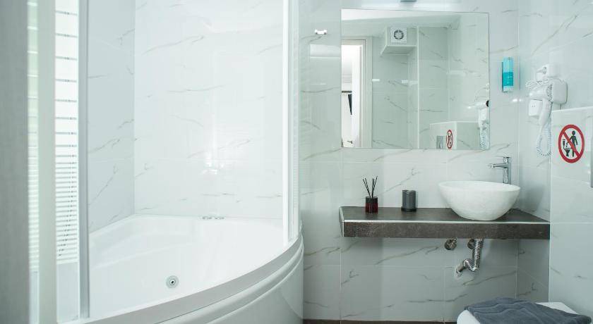Photo of Bathroom in Perea