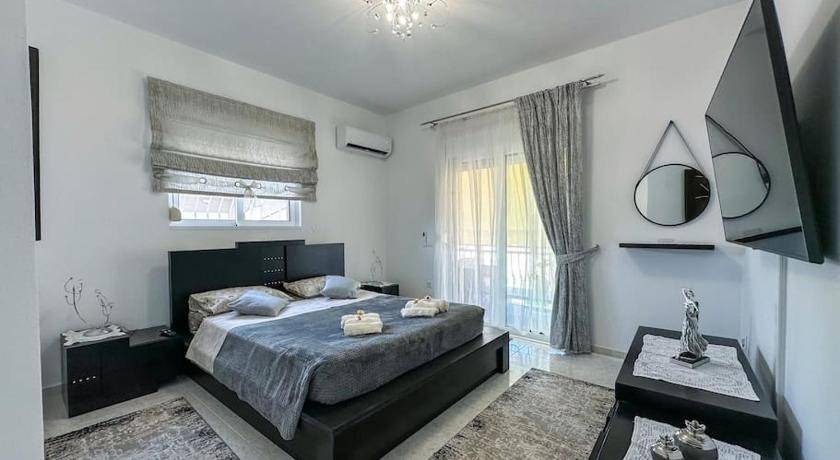 Photo of Bedroom in Petaloudes